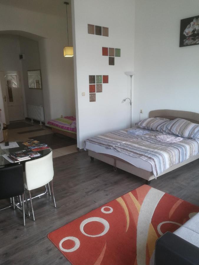 Next door Apartment Boedapest Buitenkant foto